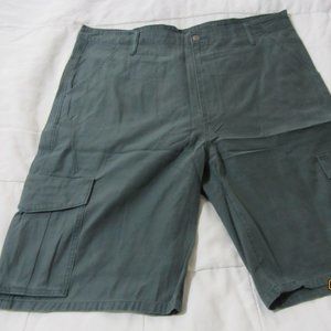 Levi's Cargo Shorts Men's Size 42 Green